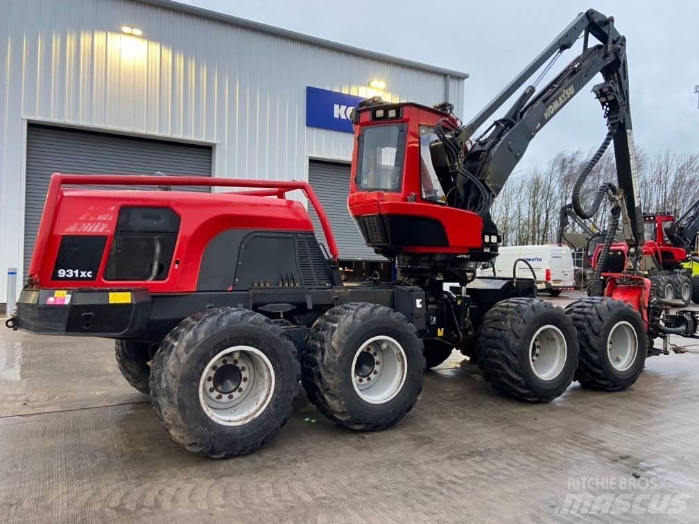 Komatsu 931XC Betakarítók