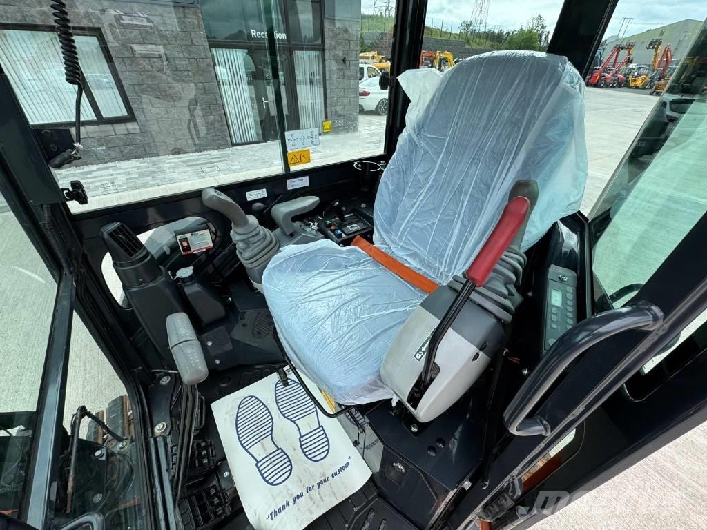 Hitachi ZX 26 U-6CLR Mini kotrók < 7t
