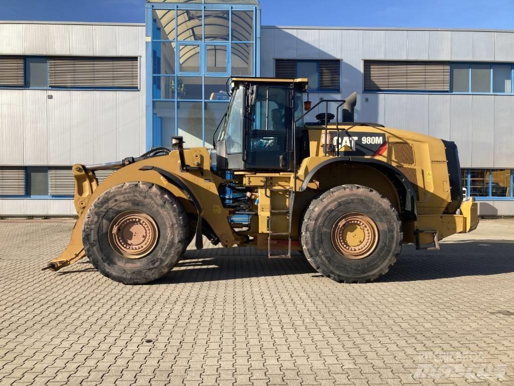 CAT 980 M Gumikerekes homlokrakodók