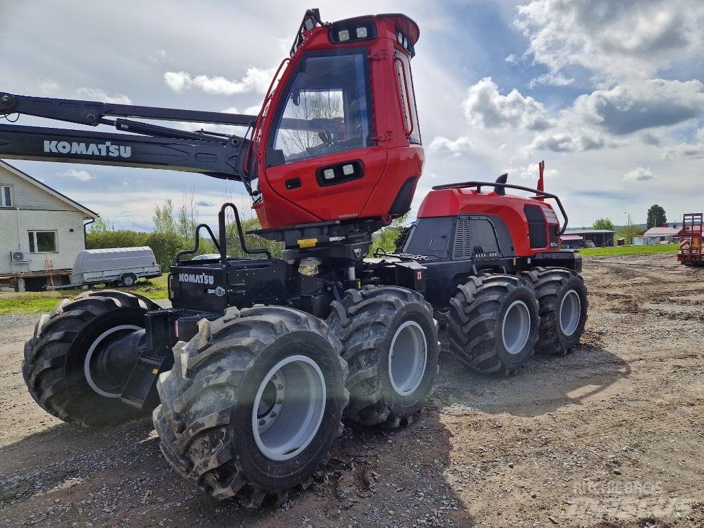 Komatsu 931 XC Betakarítók