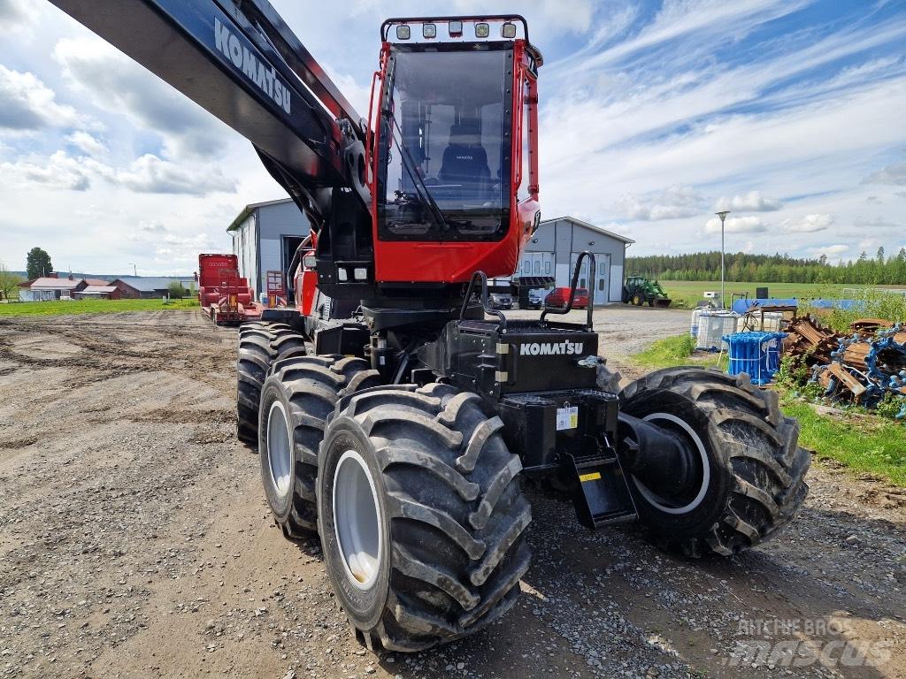 Komatsu 931 XC Betakarítók