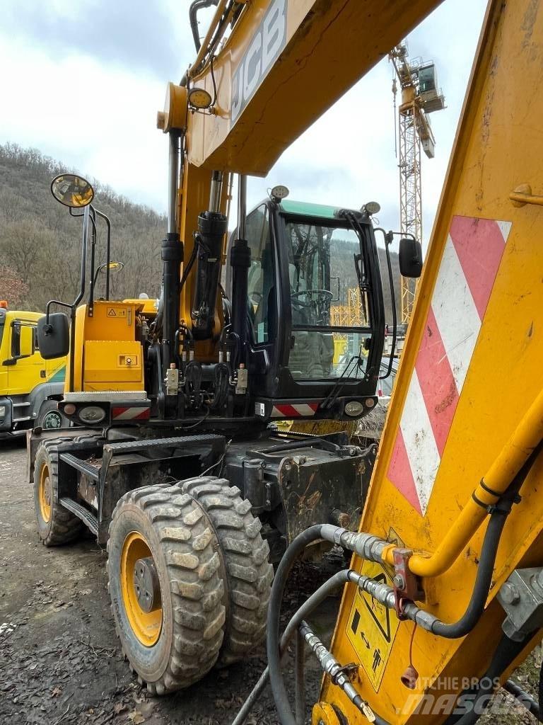JCB JS 175 W Gumikerekes kotrók