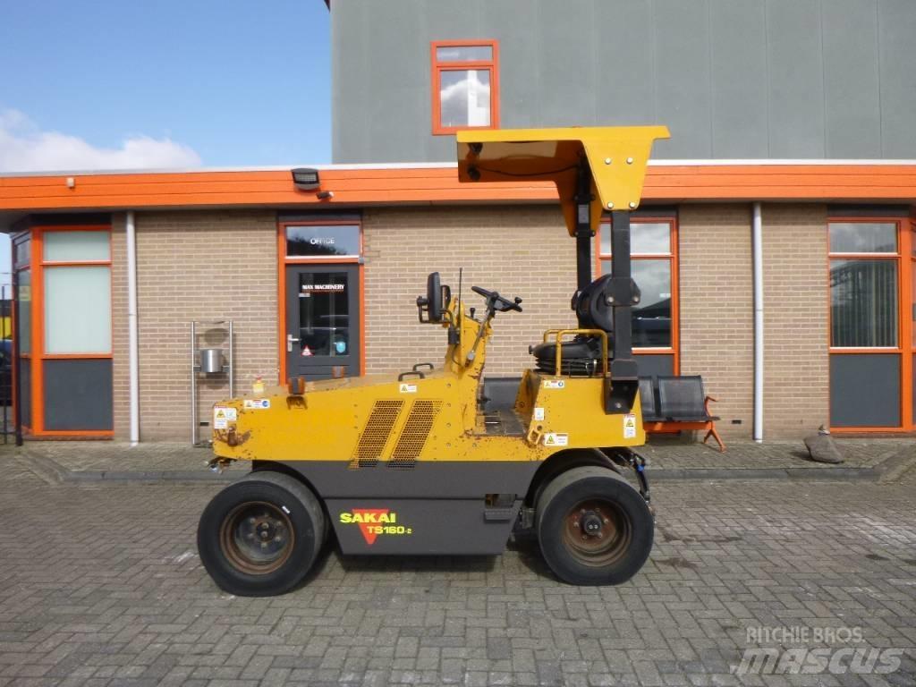 Sakai TS 160 Pneumatikus kerekes hengerek