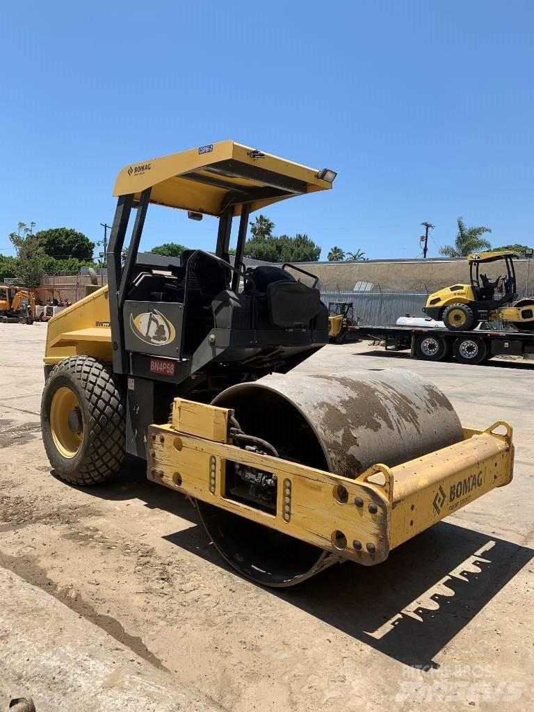 Bomag BW 177DH-50 Egydobos hengerek