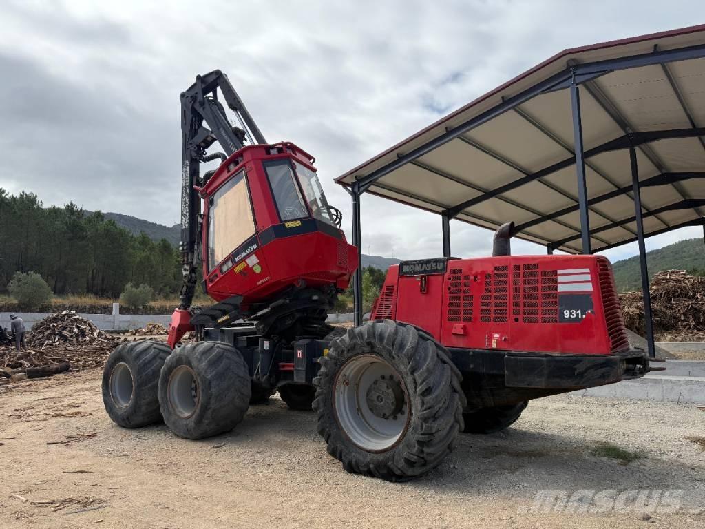 Komatsu 931.1 Betakarítók
