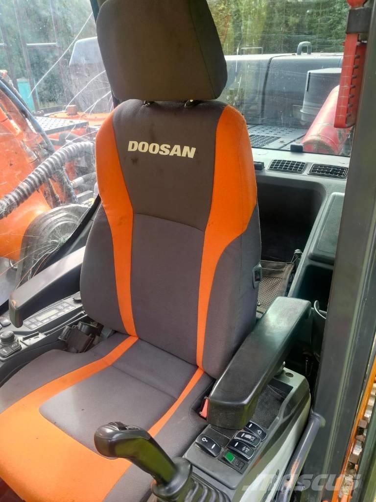 Doosan DX 300 LC Lánctalpas kotrók