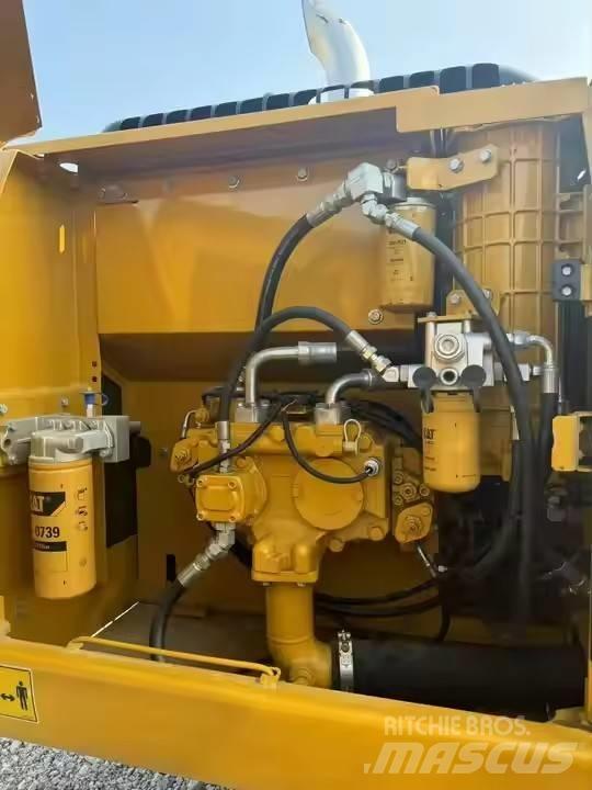 CAT CAT323D2L Közepes (midi) kotrók 7 t - 12 t