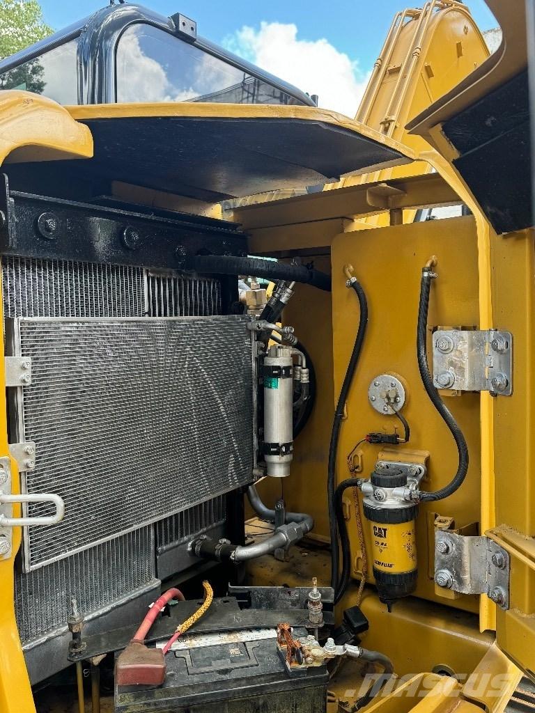 CAT 307 Mini kotrók < 7t