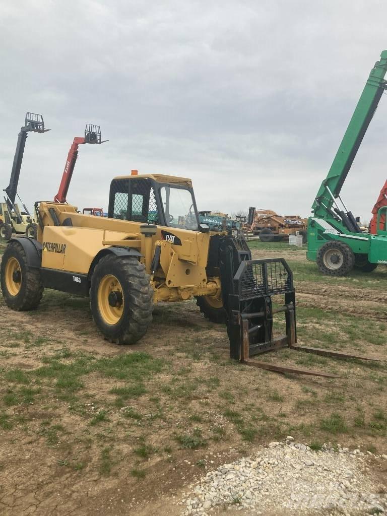 CAT TH83 Teleszkópos rakodók
