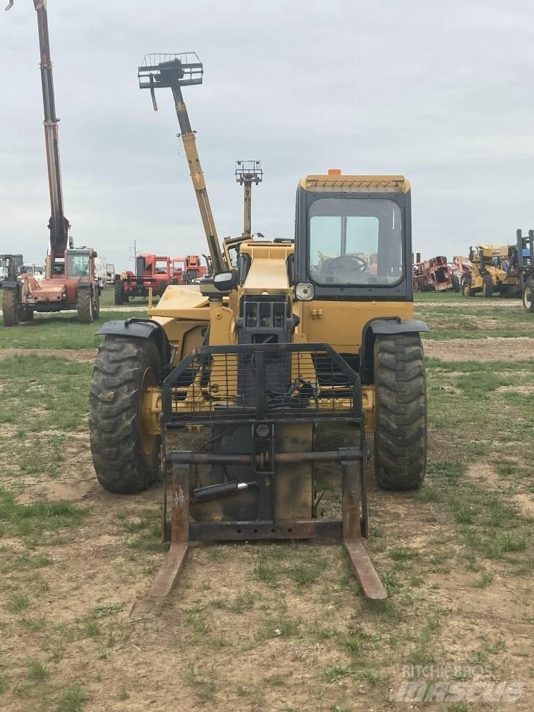 CAT TH83 Teleszkópos rakodók