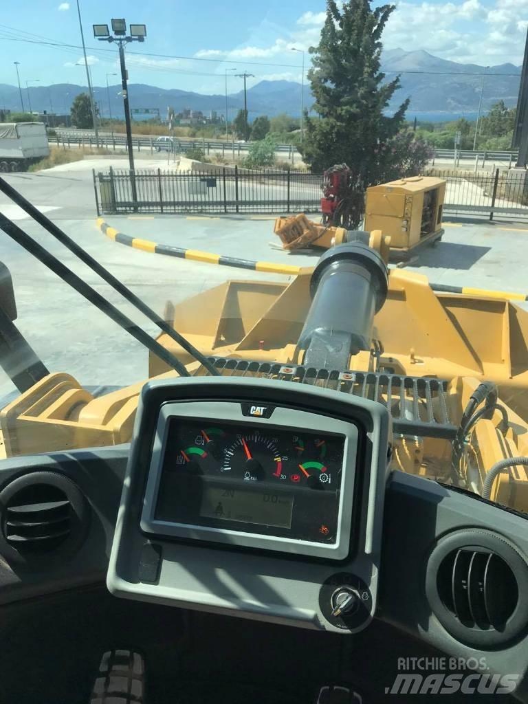 CAT 972M Gumikerekes homlokrakodók
