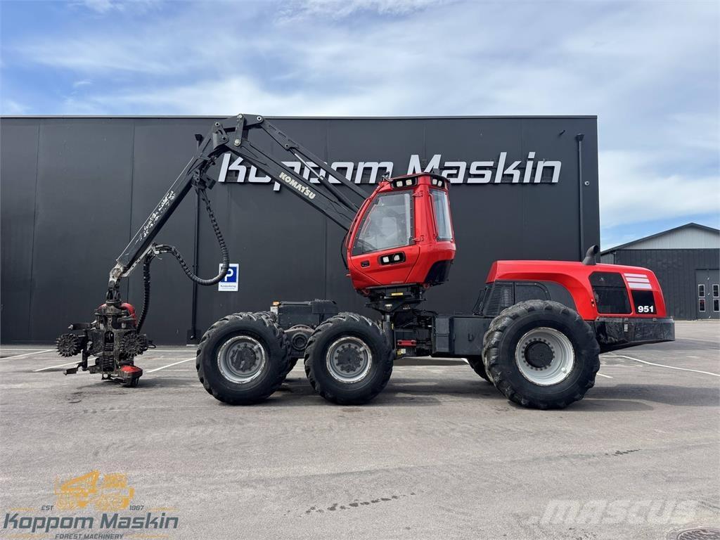 Komatsu 951 Betakarítók