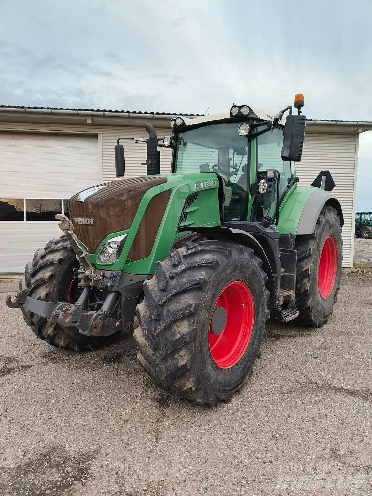Fendt 828 Vario Traktorok