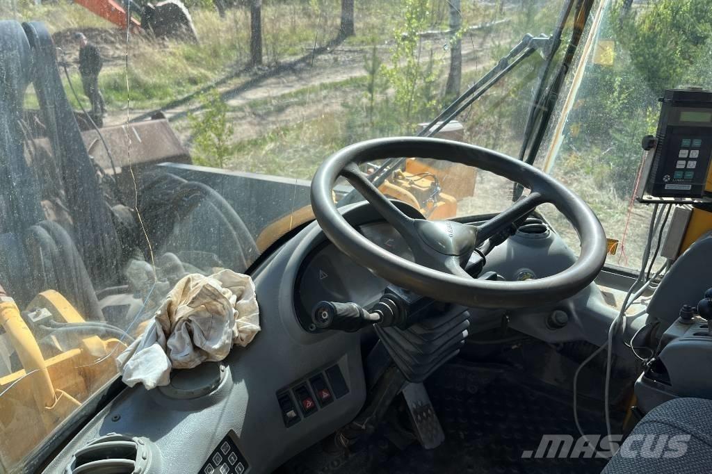 Volvo L 220 Gumikerekes homlokrakodók
