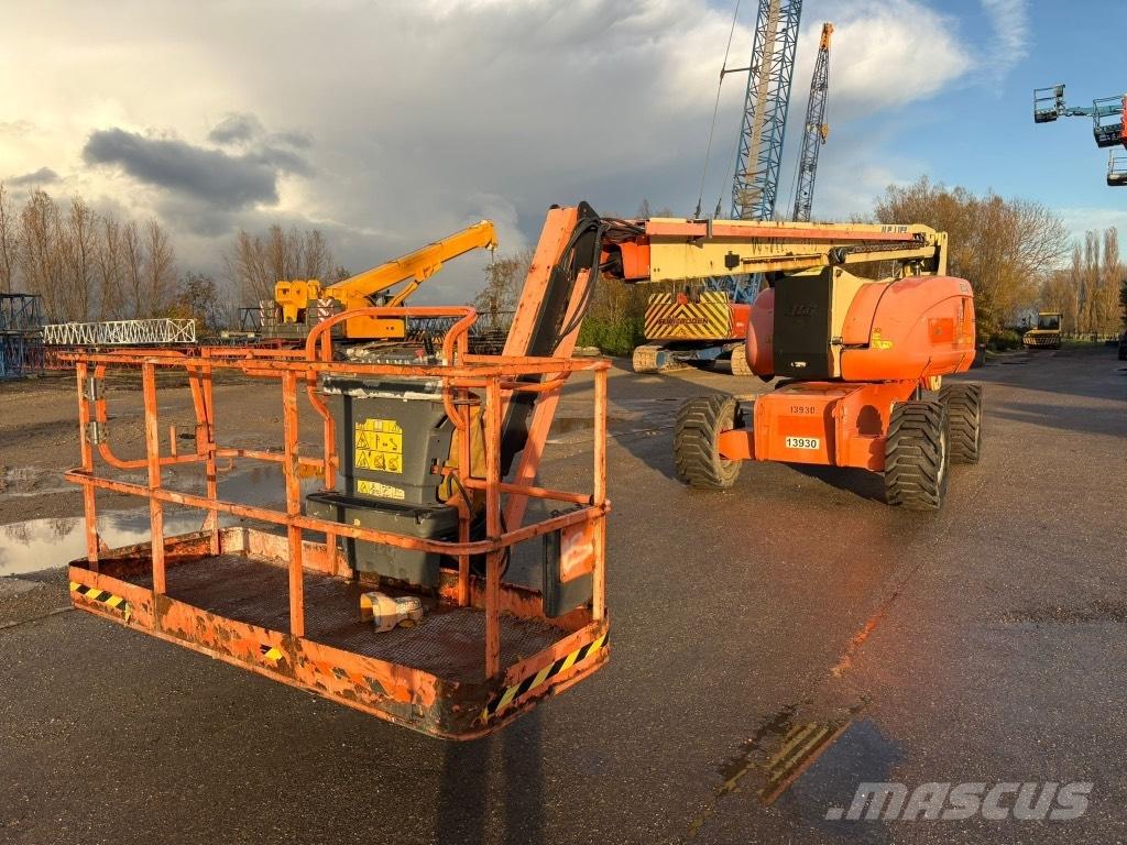 JLG 800 AJ Karos emelők