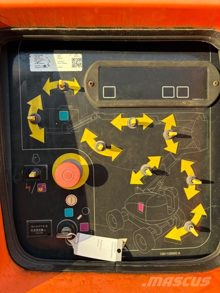 JLG 800 AJ Karos emelők