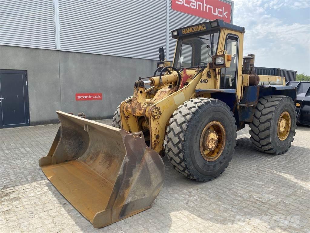 Hanomag 44D Gumikerekes homlokrakodók