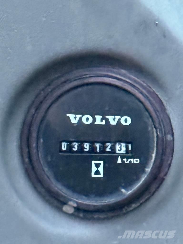 Volvo ECR 235 Lánctalpas kotrók