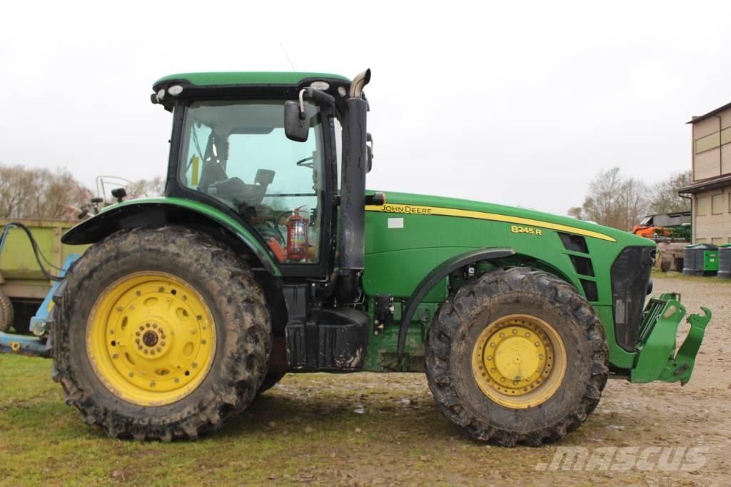 John Deere 8245 R Traktorok