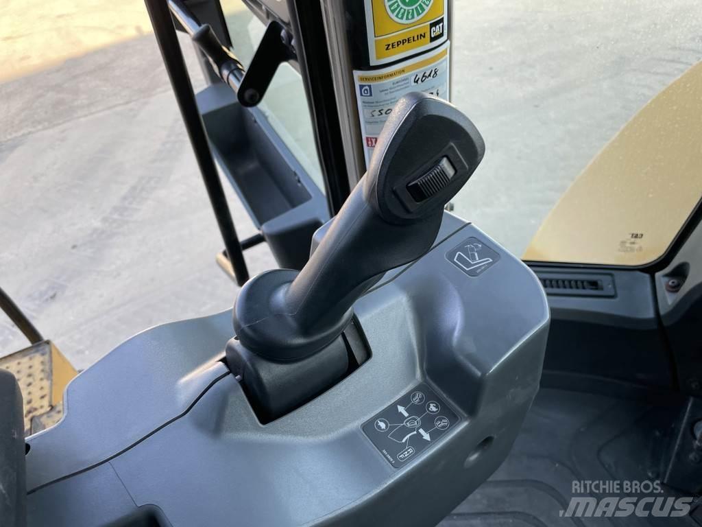 CAT 950M Gumikerekes homlokrakodók