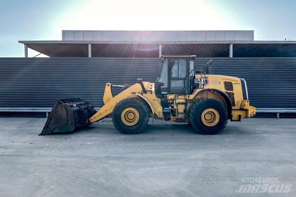 CAT 950M Gumikerekes homlokrakodók