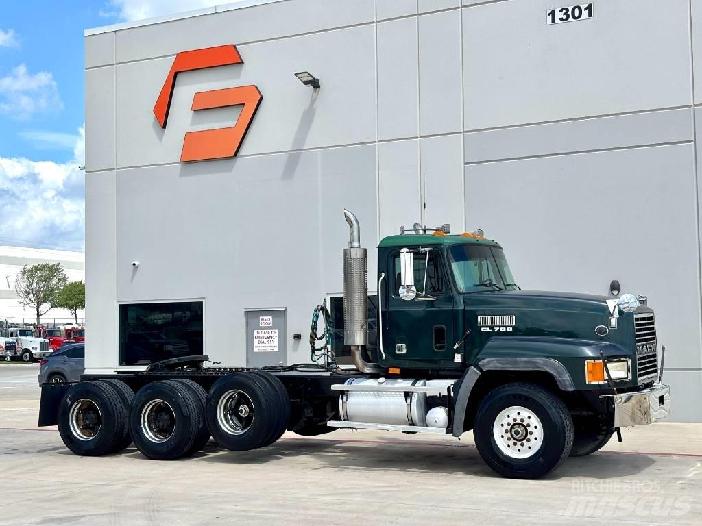 Mack CL 713 Nyergesvontatók