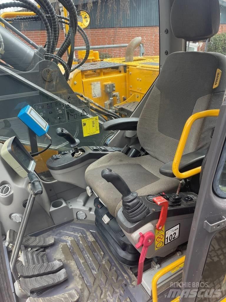 Volvo ECR235C Lánctalpas kotrók