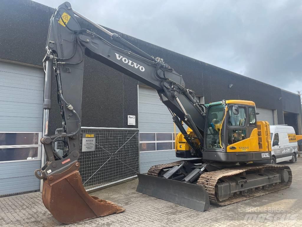 Volvo ECR235C Lánctalpas kotrók