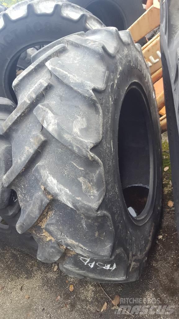  Pneu 13.6R24 Gumiabroncsok, kerekek és felnik