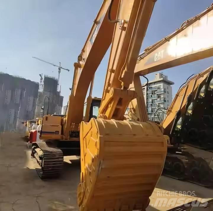 CAT CAT323B Közepes (midi) kotrók 7 t - 12 t