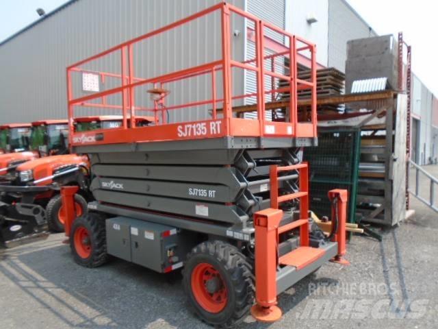 SkyJack SJ 7135 RT Ollós emelők