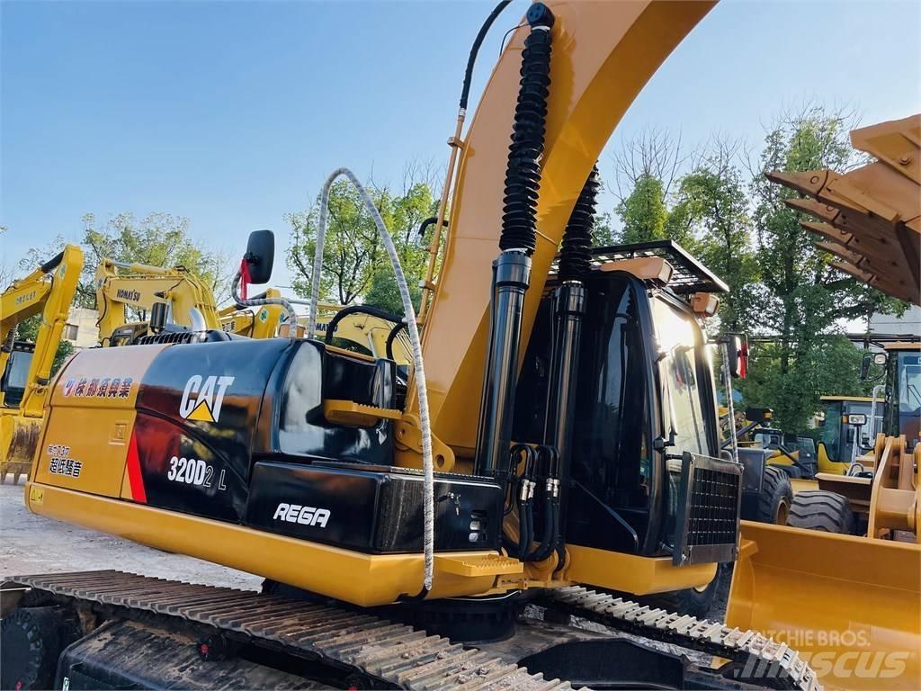 CAT 320d2l Lánctalpas kotrók