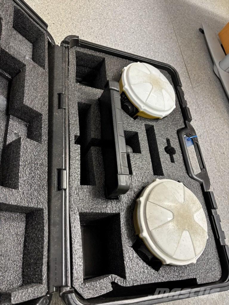 CAT M 318 Gumikerekes kotrók