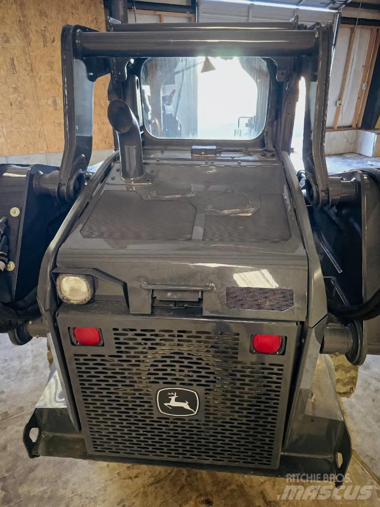 John Deere 325 G Kompaktrakodók