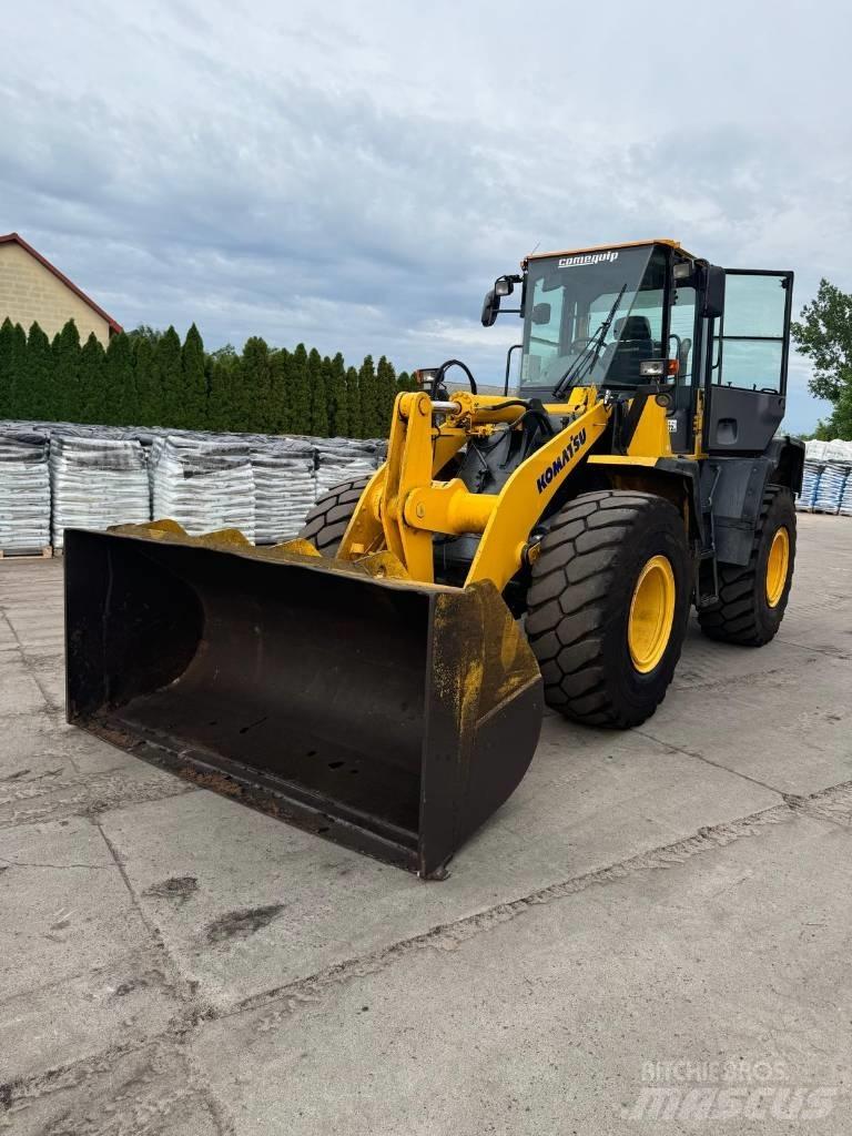 Komatsu WA250 Gumikerekes homlokrakodók