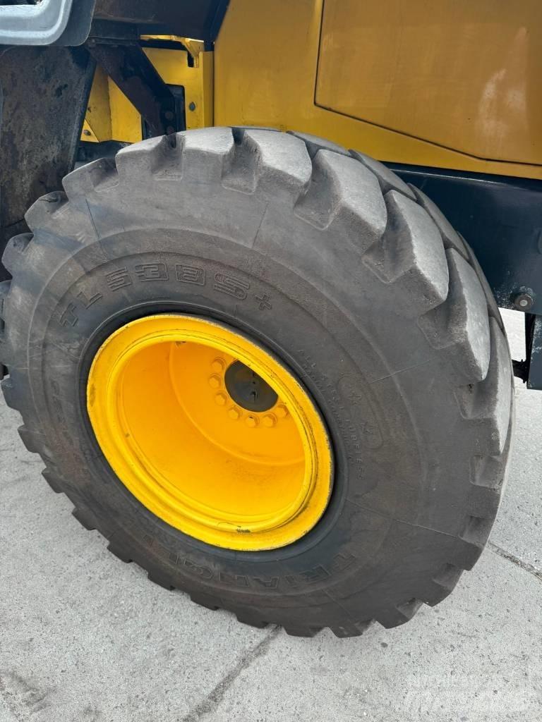 Komatsu WA250 Gumikerekes homlokrakodók