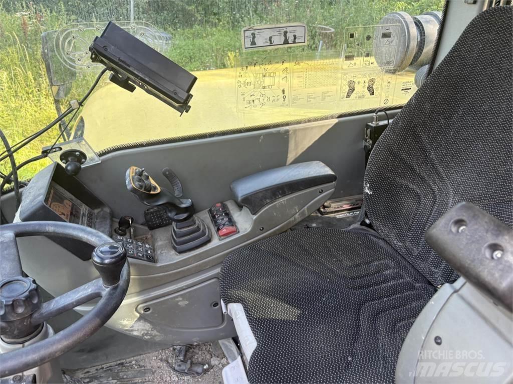 Yanmar B110W Gumikerekes kotrók