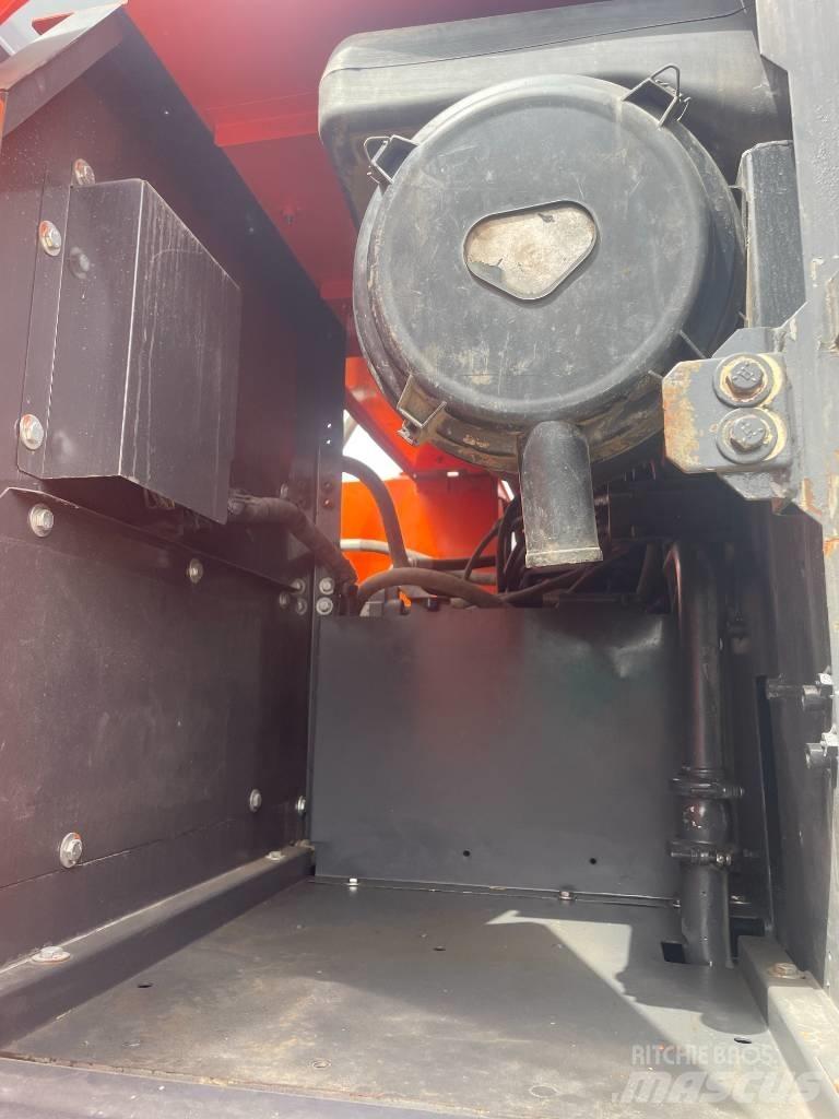 Hitachi ZX 240 Lánctalpas kotrók