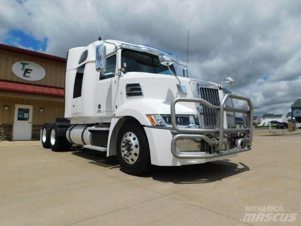 Western Star 5700 XE Nyergesvontatók