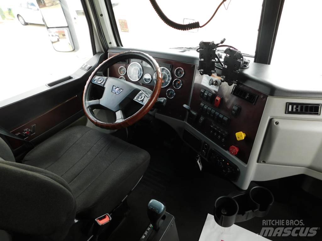 Western Star 5700 XE Nyergesvontatók