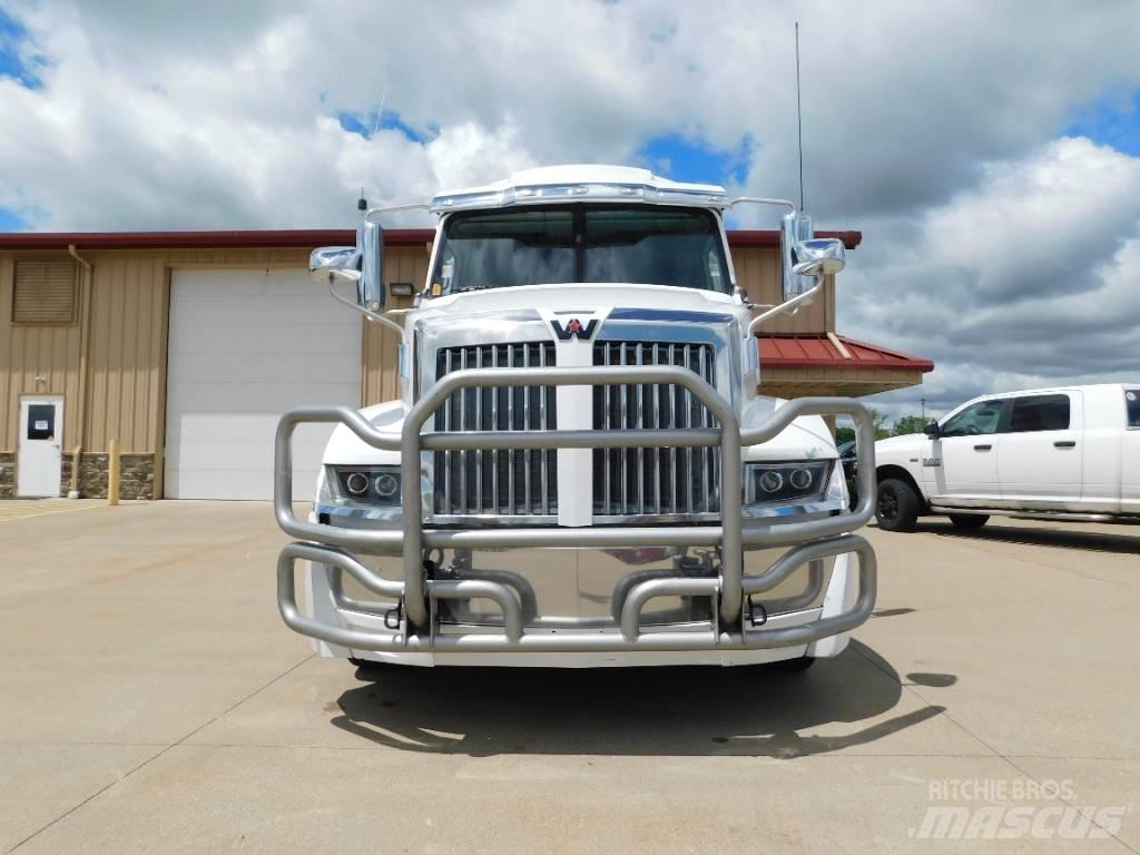 Western Star 5700 XE Nyergesvontatók