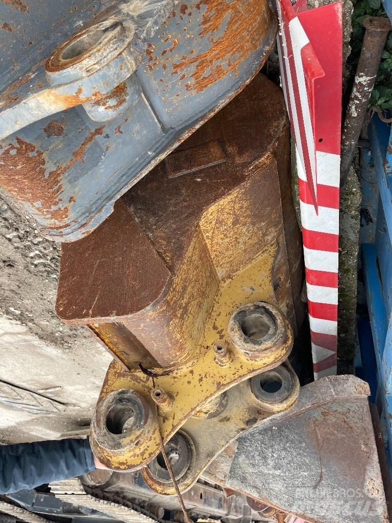 CAT 323 D Lánctalpas kotrók