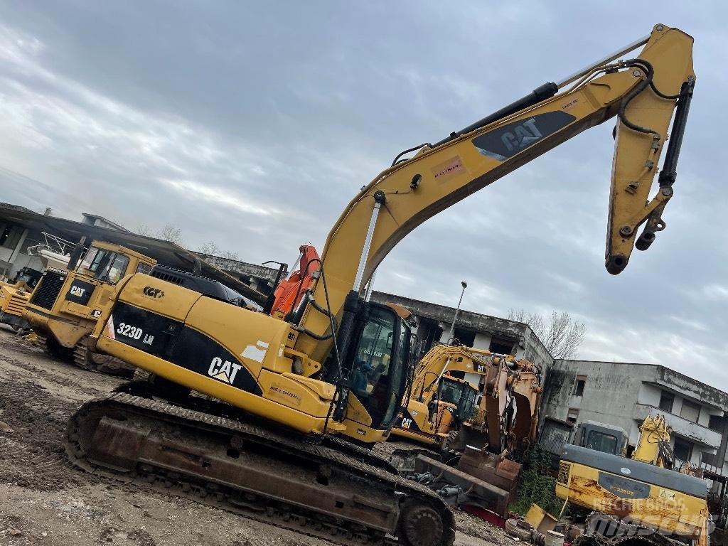 CAT 323 D Lánctalpas kotrók