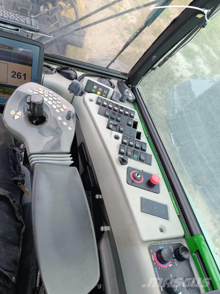 John Deere 770 D Betakarítók