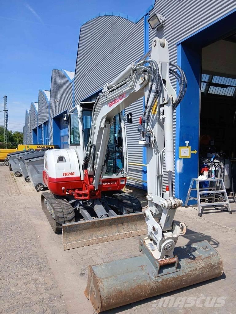 Takeuchi TB 240 DPF Mini kotrók < 7t