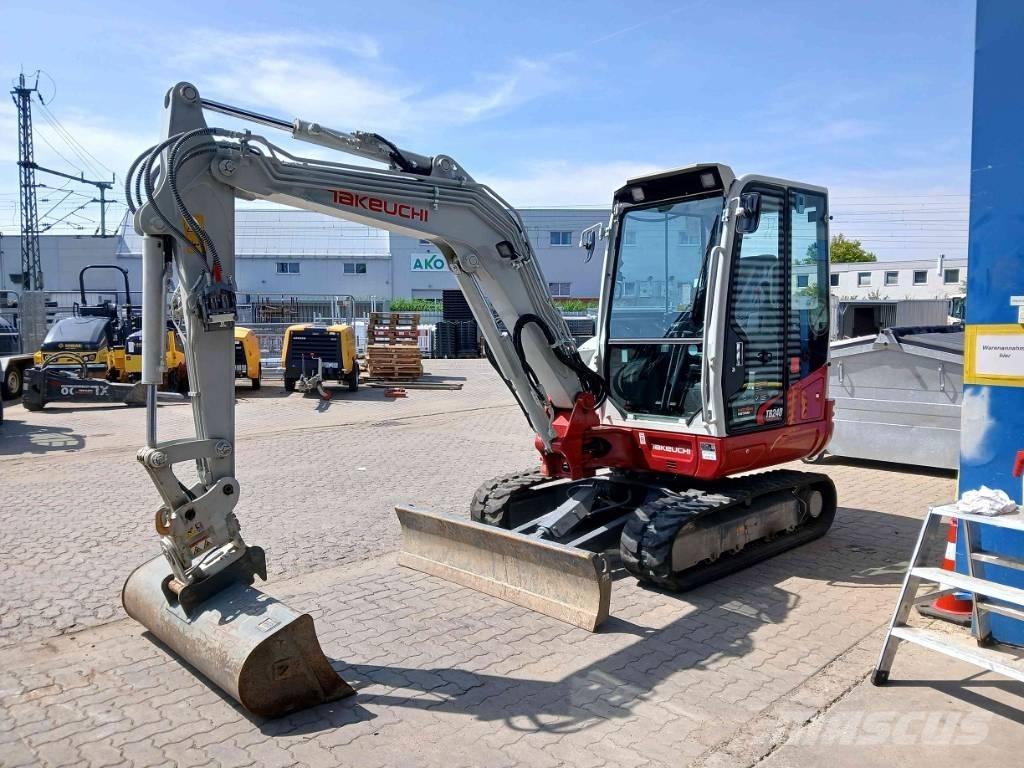 Takeuchi TB 240 DPF Mini kotrók < 7t