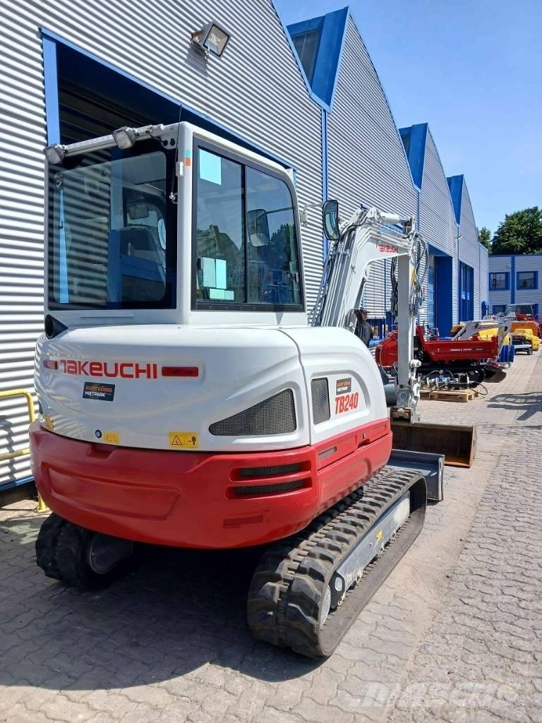 Takeuchi TB 240 DPF Mini kotrók < 7t