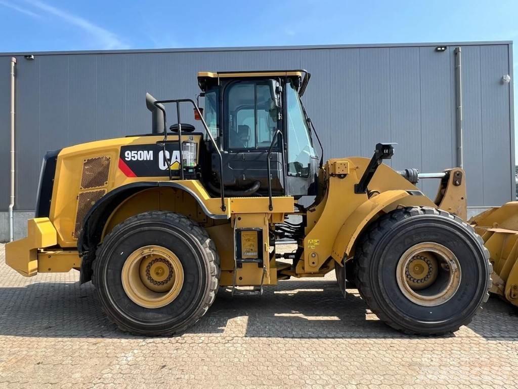 CAT 950M Gumikerekes homlokrakodók