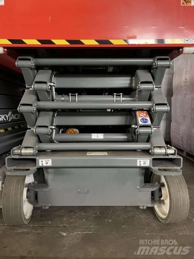 SkyJack SJ4732 Ollós emelők