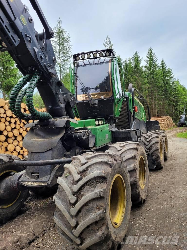 John Deere 1270 G Betakarítók